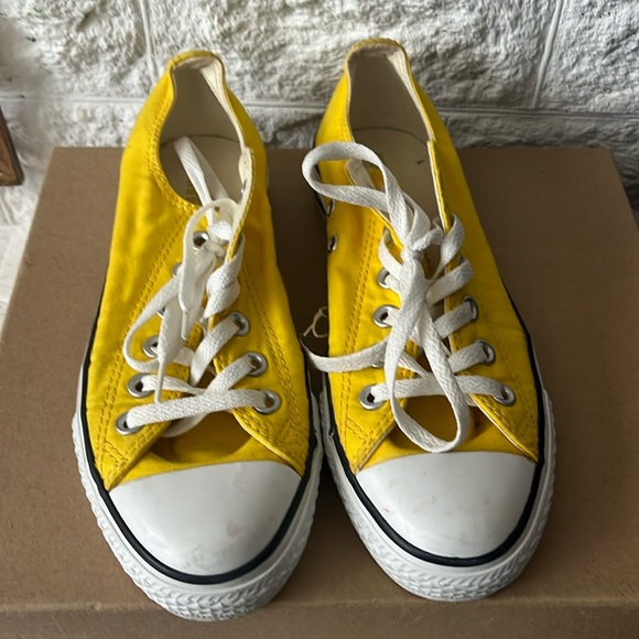 Converse Shoes - Yellow Unisex Low Top Converse Men’s 6 Womens 8
